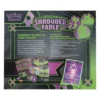 Vista trasera de la Pokémon TCG: Scarlet & Violet—Shrouded Fable Elite Trainer Box. Resalta el contenido: 11 sobres de expansión, cartas promocionales de Pecharunt, fundas de Okidogi, Munkidori y Fezandipiti, guía del jugador, dados, marcadores y caja organizadora. Ideal para coleccionistas de Pokémon TCG.
