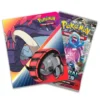 binder donphan + booster Mini Portafolio Pokémon TCG con capacidad para 60 cartas, ilustrado con diseños de Great Tusk e Iron Treads. Incluye un sobre de cartas Pokémon TCG. Perfecto para organizar y proteger tu colección
