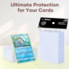 Carta Pokémon Lotad dentro de un sleeve Mlikero en paquete de 100 unidades, ideal para proteger cartas TCG